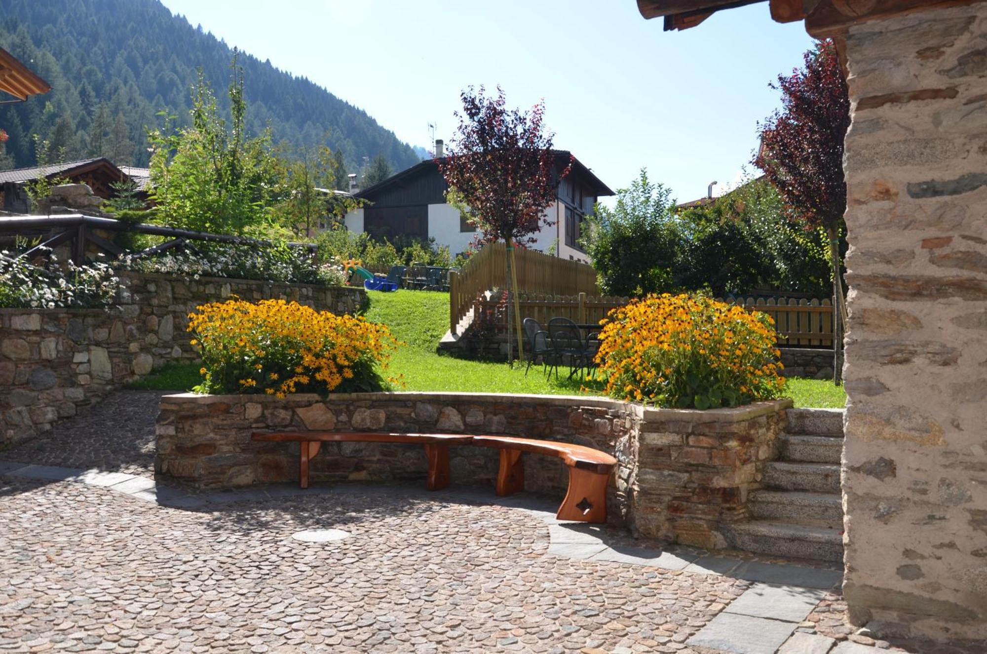 Residence Ca' Delle Margherite Pellizzano Esterno foto