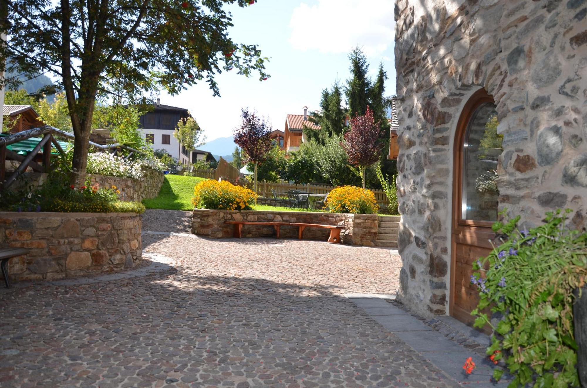 Residence Ca' Delle Margherite Pellizzano Esterno foto